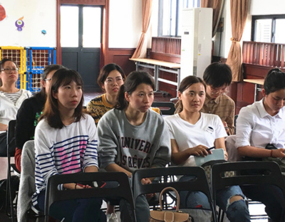 祝庆东老师为冰厂田学前教育集团17所幼儿园的三十多位科研骨干开设专题讲座