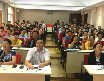 祝庆东老师为山东日照学前教育干部及骨干园长讲《幼儿园如何开展课题研究活动》