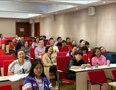祝庆东老师为乌鲁木齐市60名幼儿园园长培训班讲《幼儿园如何做科研——上海市N项优秀获奖课题例析》