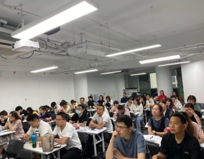 祝庆东老师为济宁丰泰中学及济宁太白湖实验中学的班主任培训班讲《班主任如何做科研课题——实施策略与典型范例》
